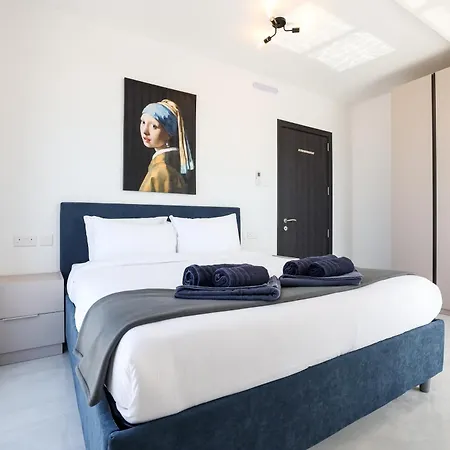 Sea View 2-bed With Private Jacuzzi Terrace 세인트폴스베이