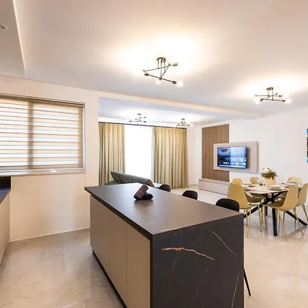Sea View 2-bed With Private Jacuzzi Terrace 세인트폴스베이