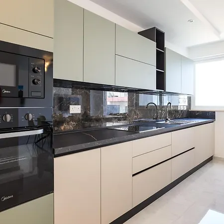 Sea View 2-bed With Private Jacuzzi Terrace 아파트 세인트폴스베이