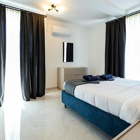 Sea View 2-bed With Private Jacuzzi Terrace 세인트폴스베이