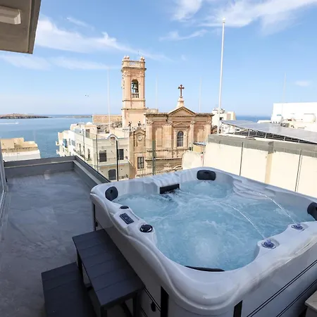 Sea View 2-bed With Private Jacuzzi Terrace 아파트