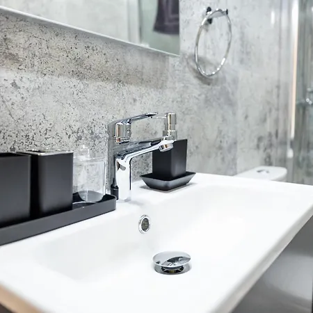 Sea View 2-bed With Private Jacuzzi Terrace 세인트폴스베이